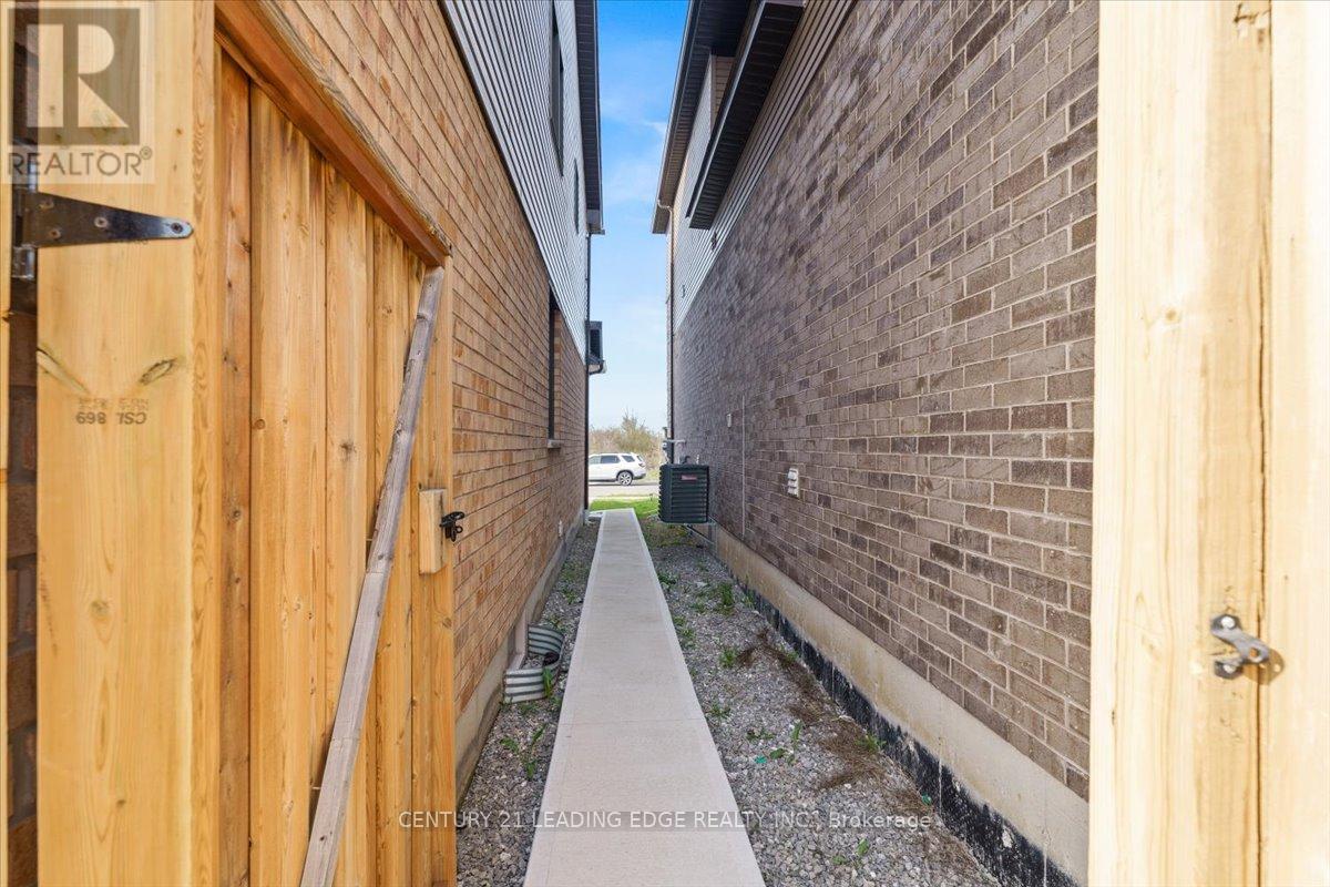 35 ROYAL COACHMAN WAY - 42