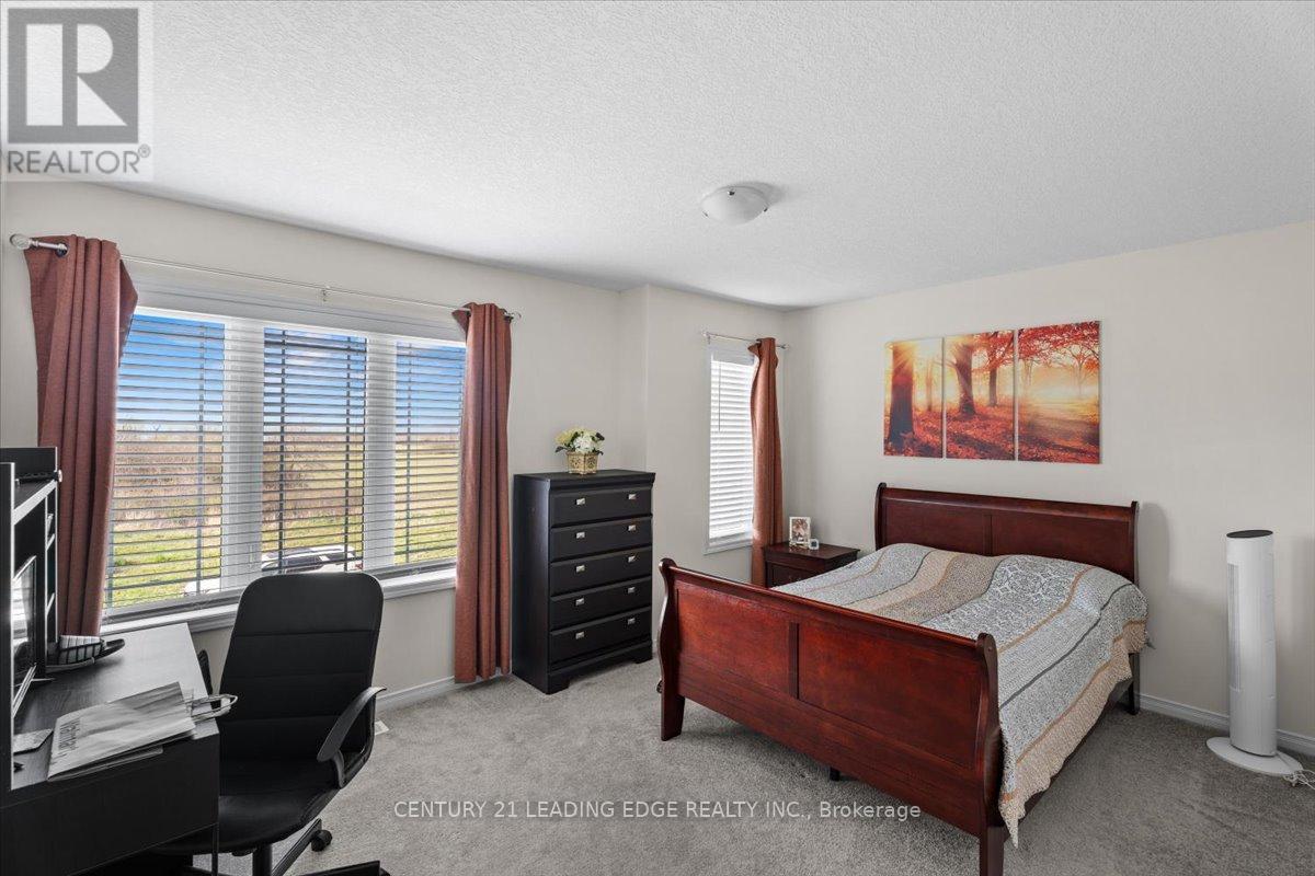 35 ROYAL COACHMAN WAY - 32
