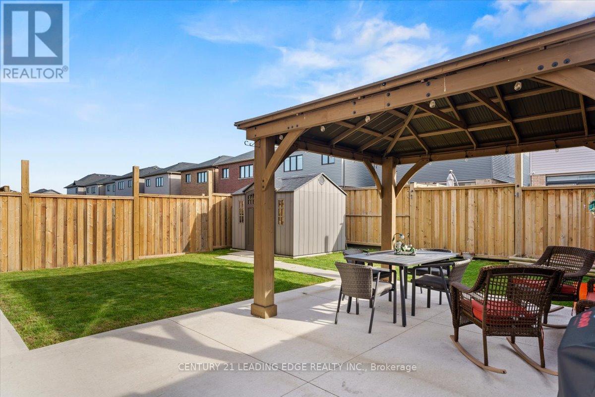 35 ROYAL COACHMAN WAY - 40