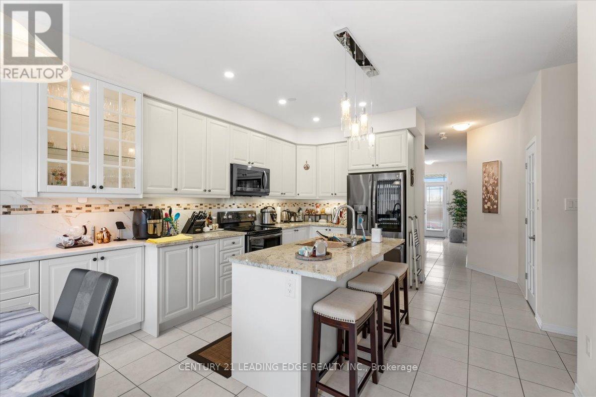 35 ROYAL COACHMAN WAY - 16