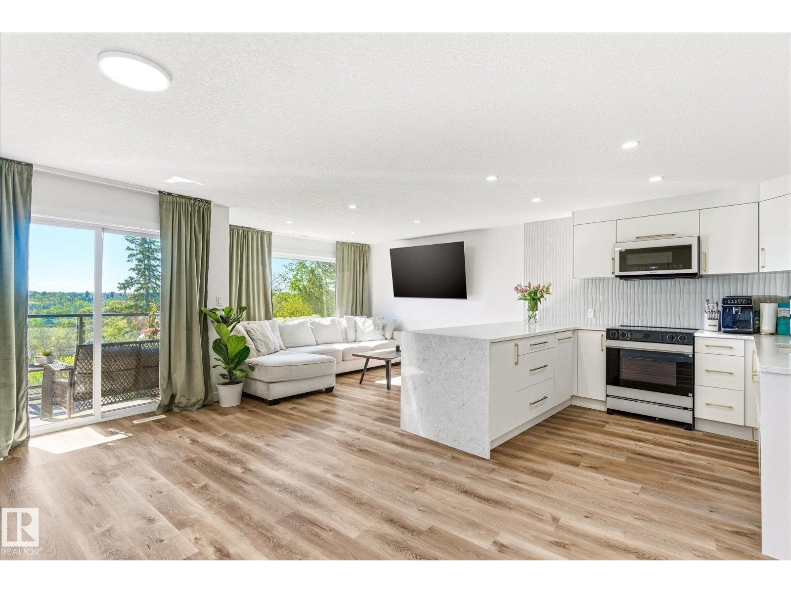 #108 10105 95 ST NW - 11