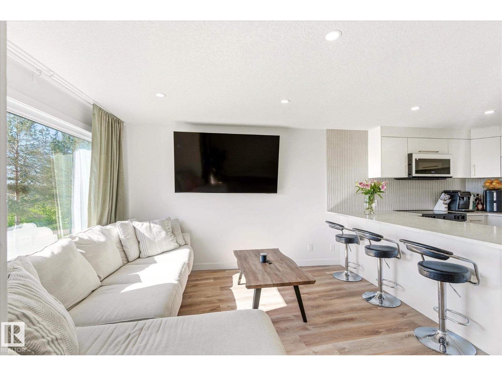 #108 10105 95 ST NW - 14