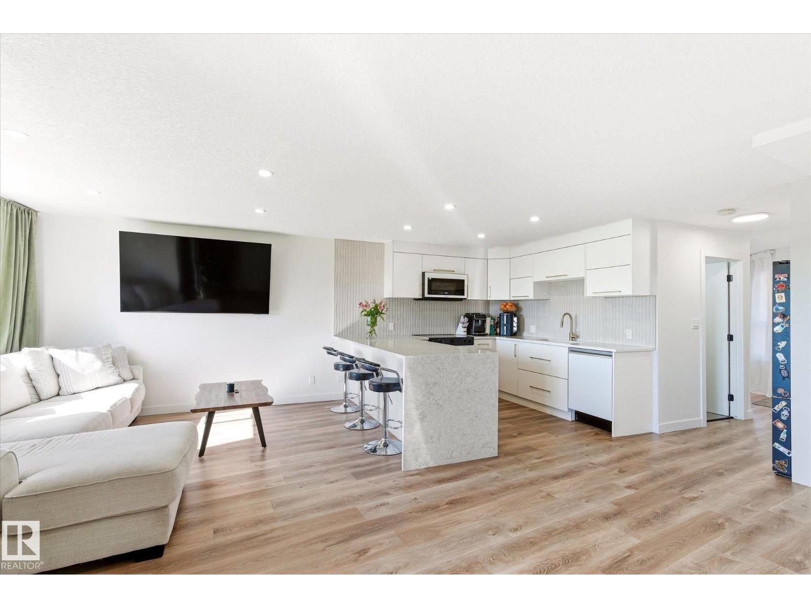 #108 10105 95 ST NW - 15