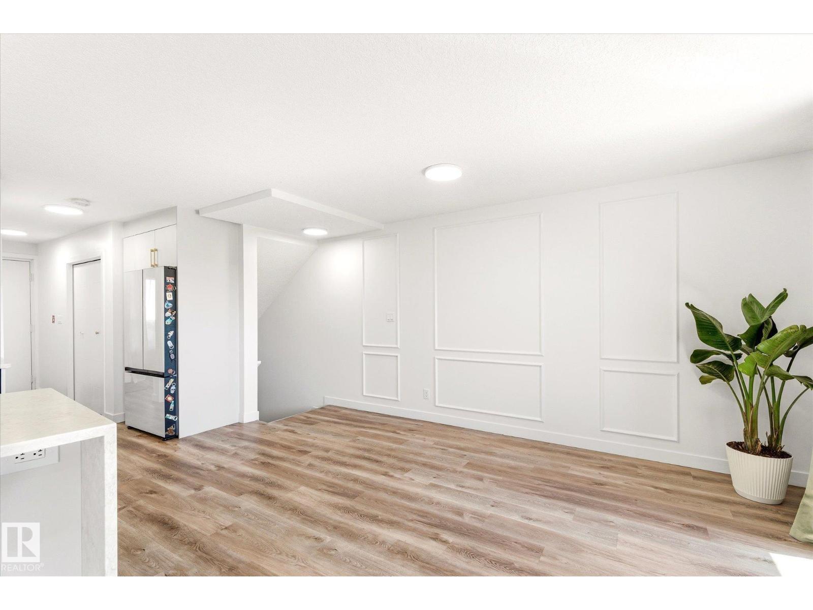 #108 10105 95 ST NW - 20