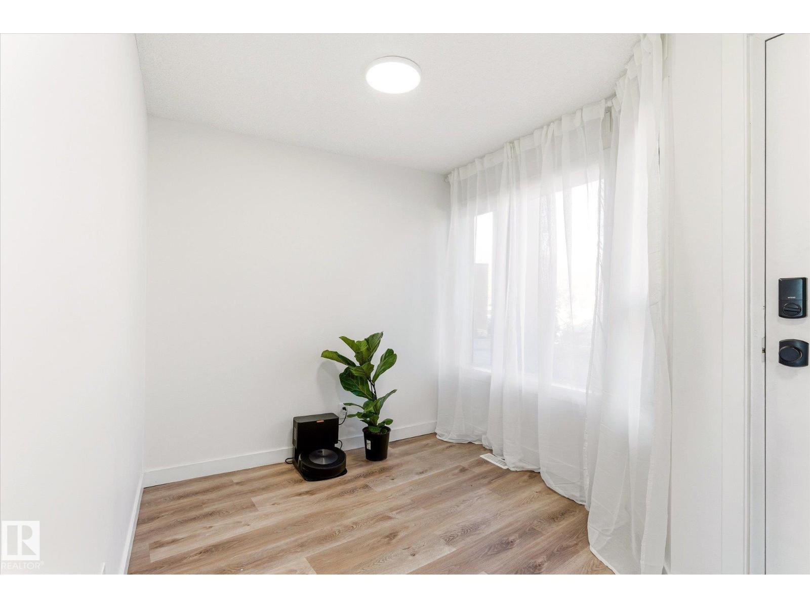 #108 10105 95 ST NW - 25