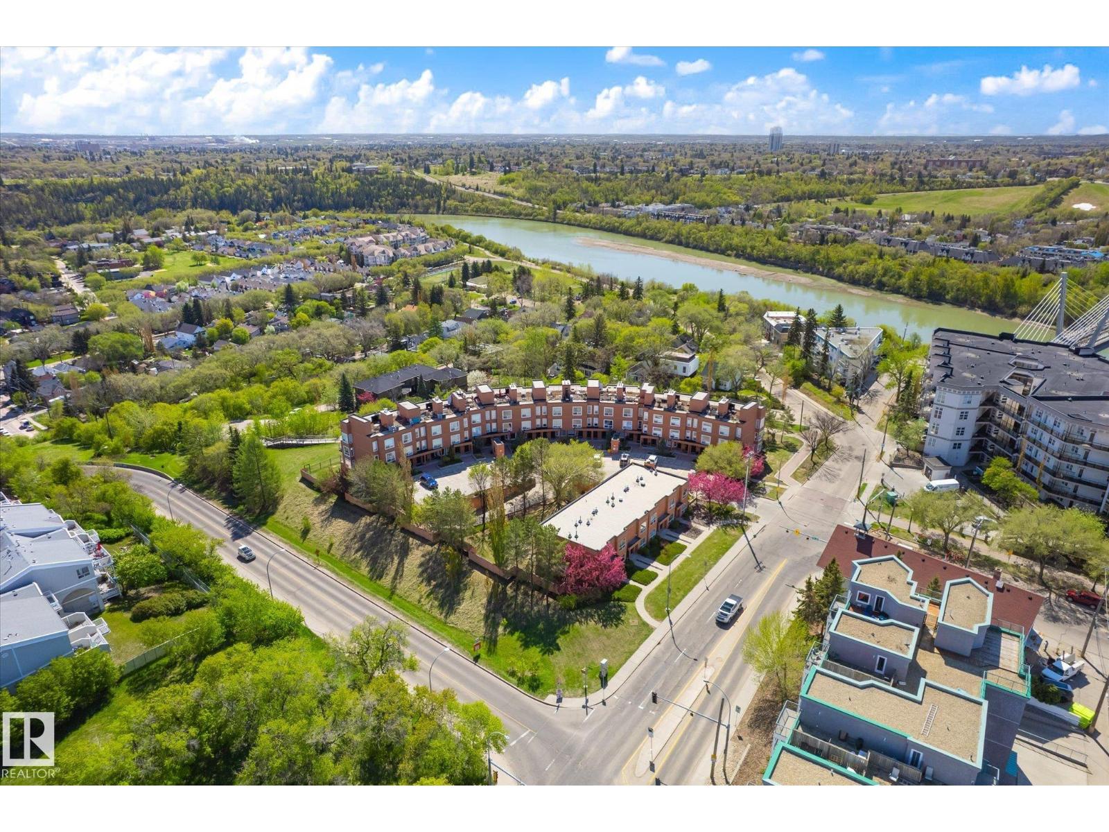 #108 10105 95 ST NW - 4