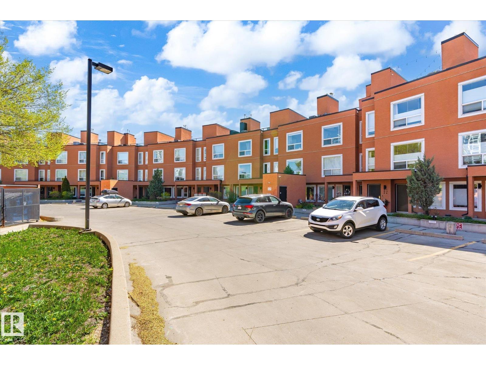 #108 10105 95 ST NW - 9