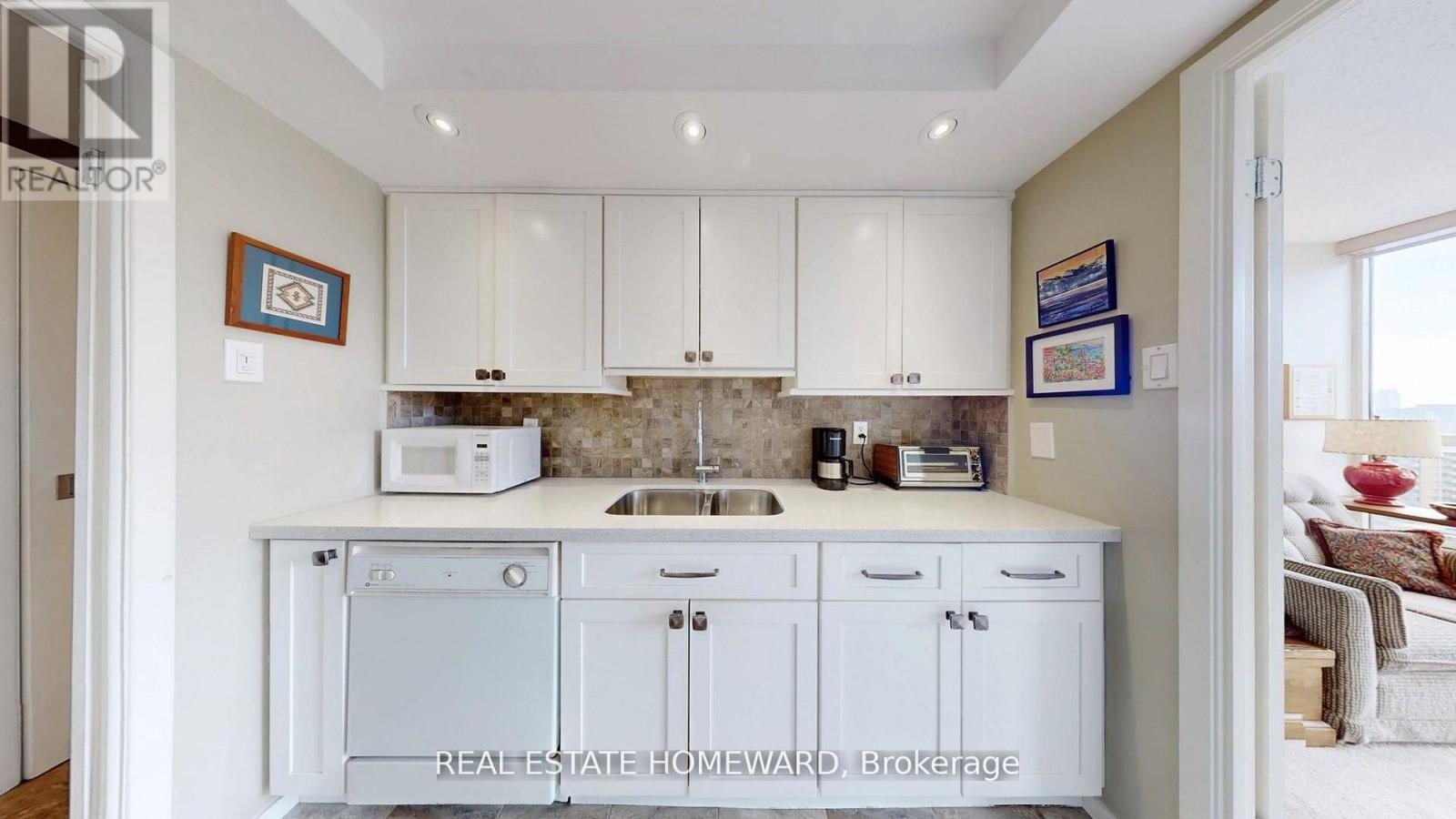 #1609 15 MAITLAND PLACE - 10