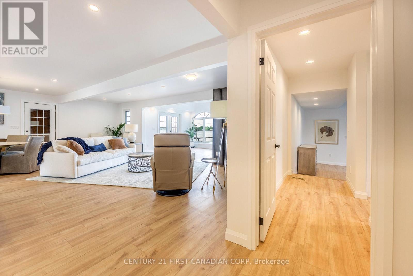 3877 ST CLAIR PARKWAY - 32