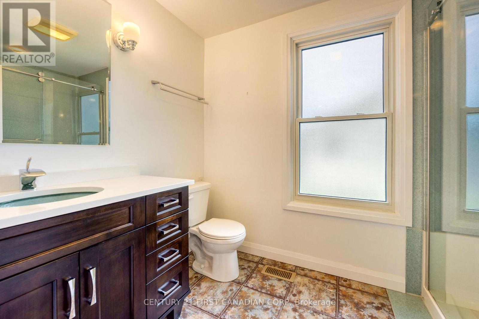 3877 ST CLAIR PARKWAY - 33