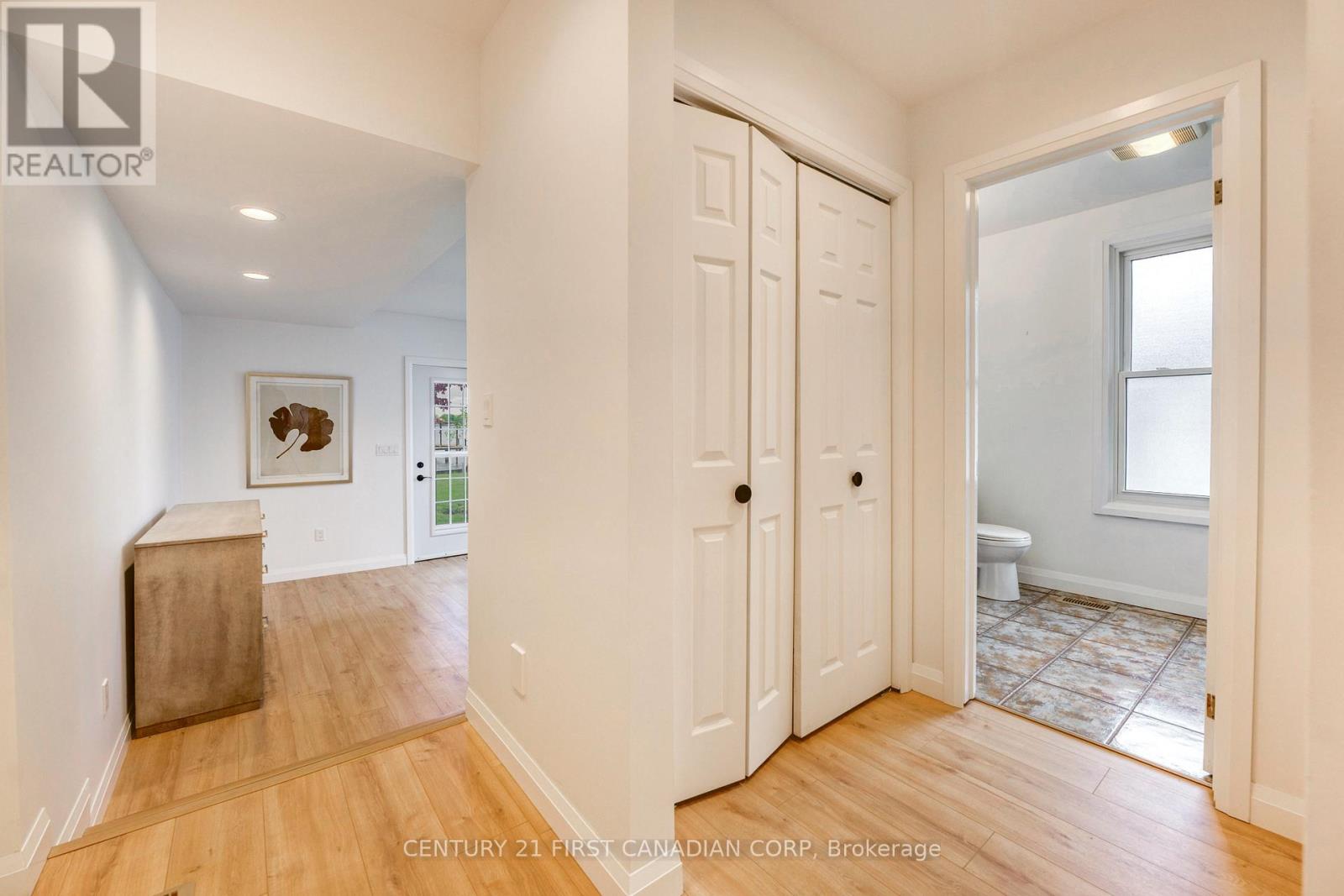 3877 ST CLAIR PARKWAY - 34