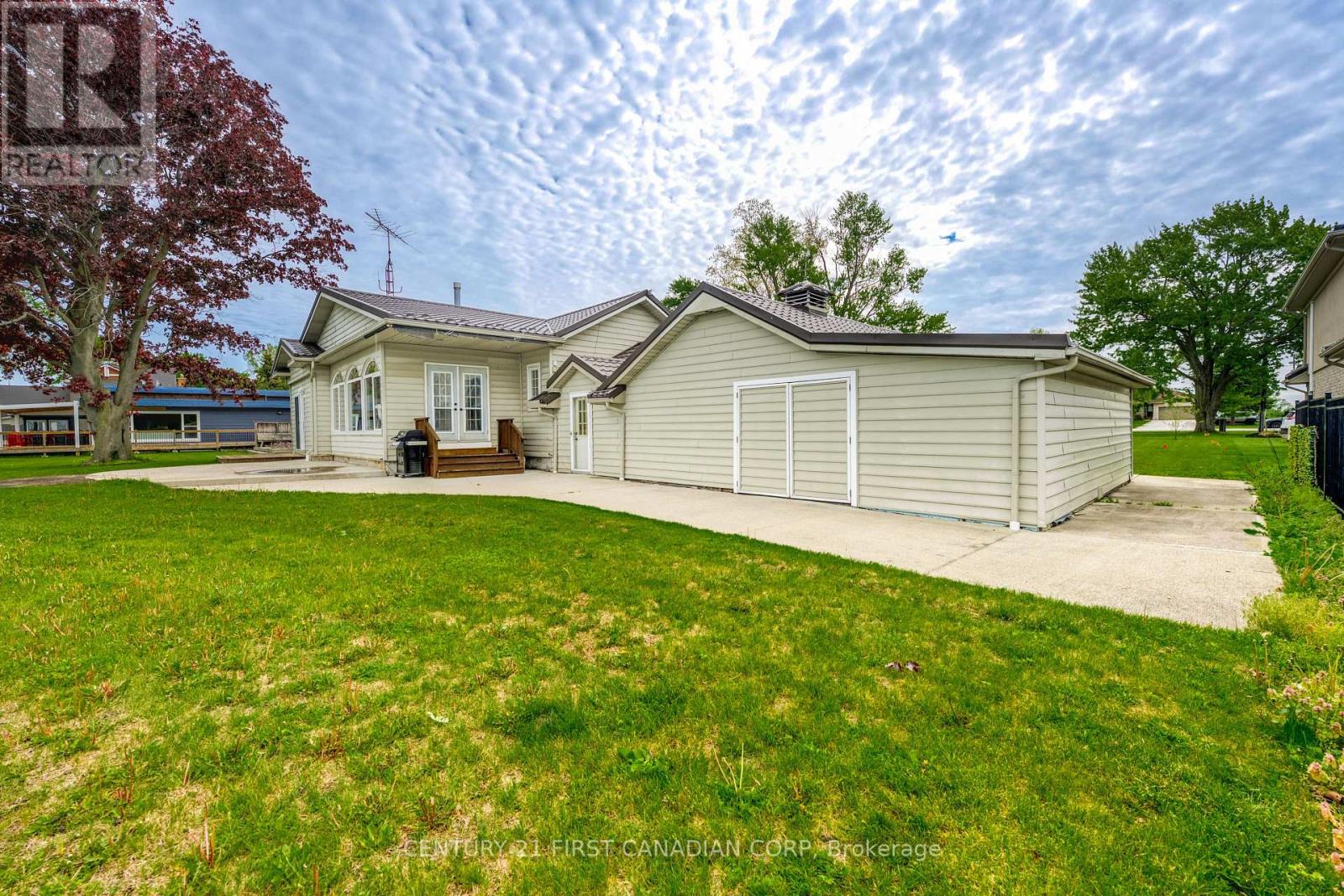 3877 ST CLAIR PARKWAY - 43