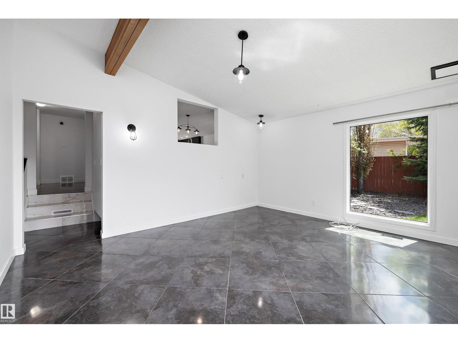 11525 37A AV NW NW - 14