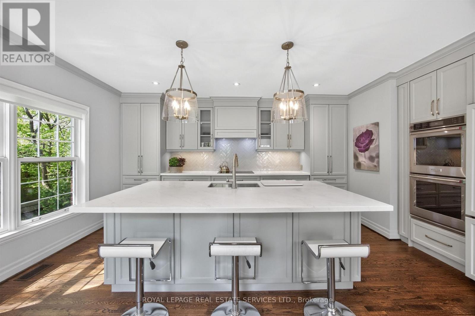 130 THOMPSON AVENUE - 10