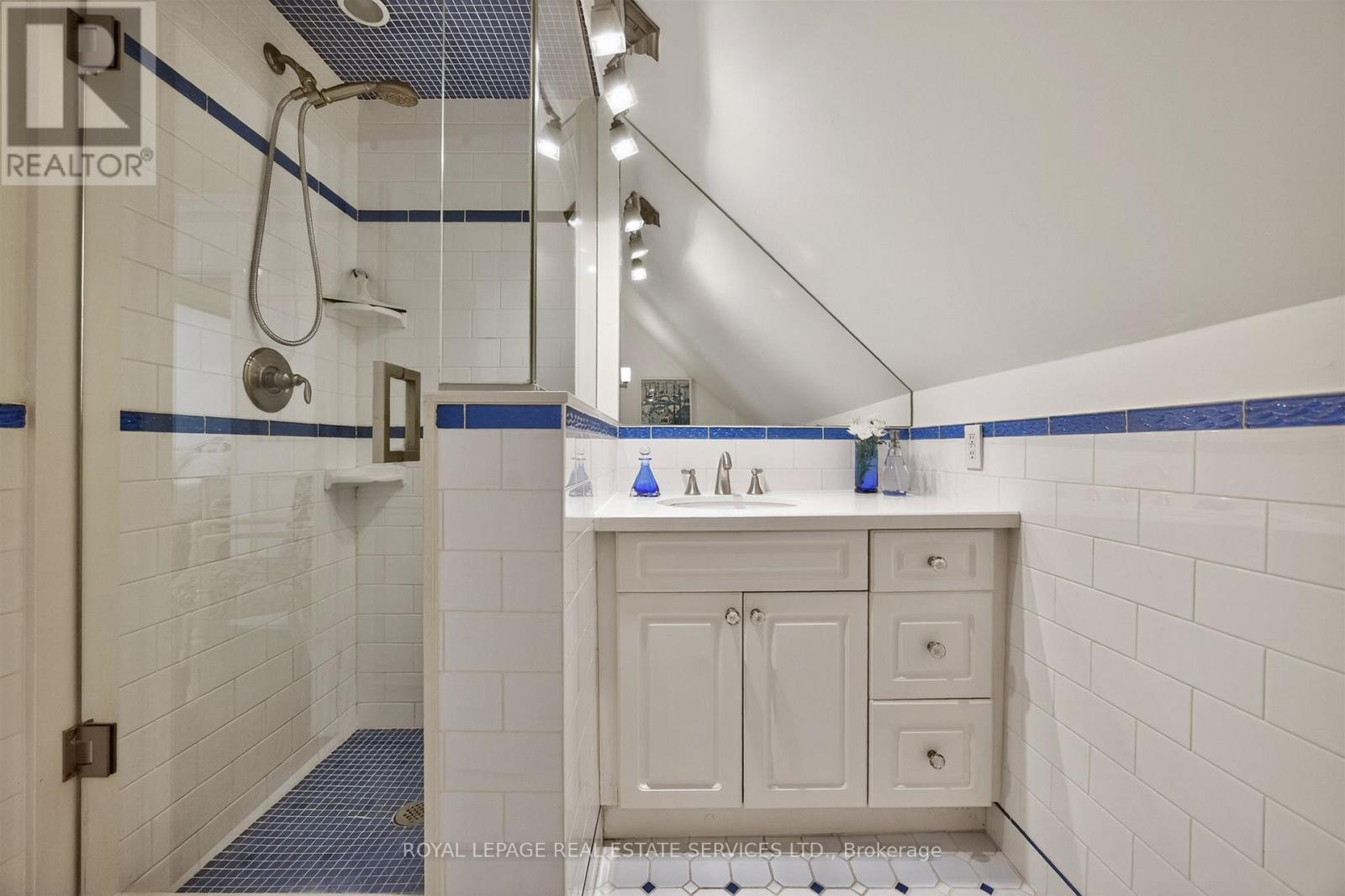 130 THOMPSON AVENUE - 20