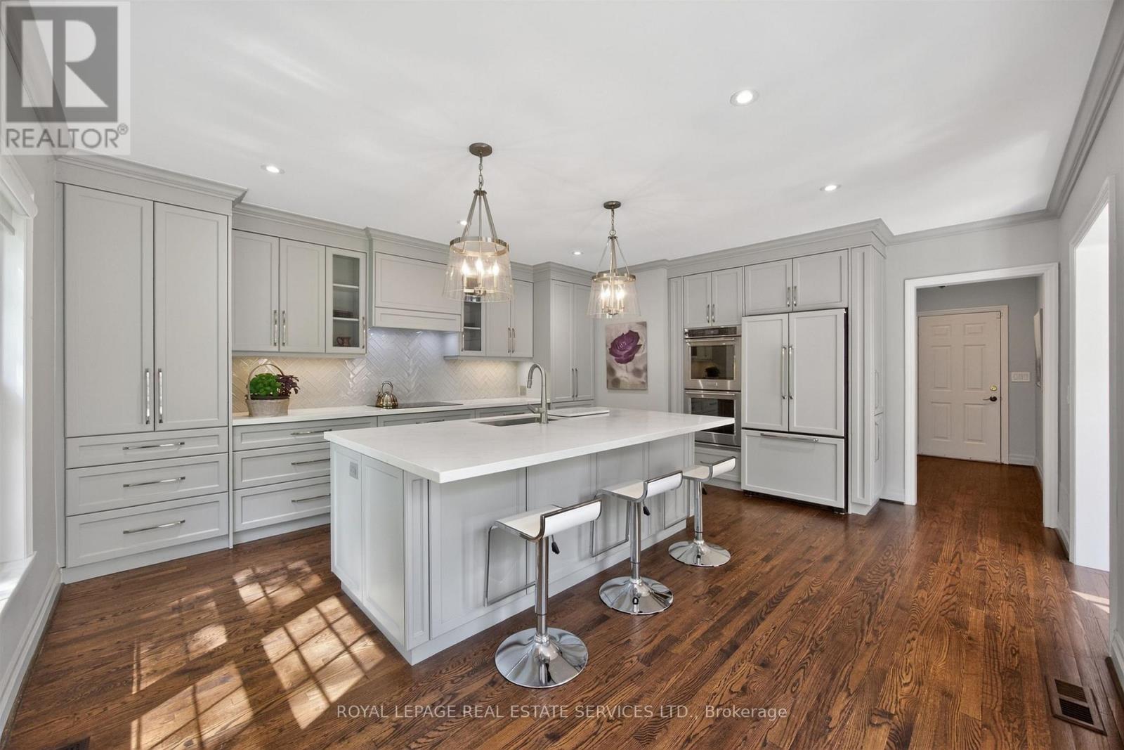 130 THOMPSON AVENUE - 11