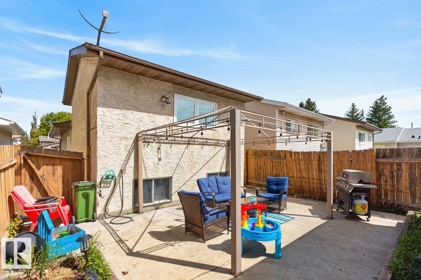 18655 61 AV NW - 21
