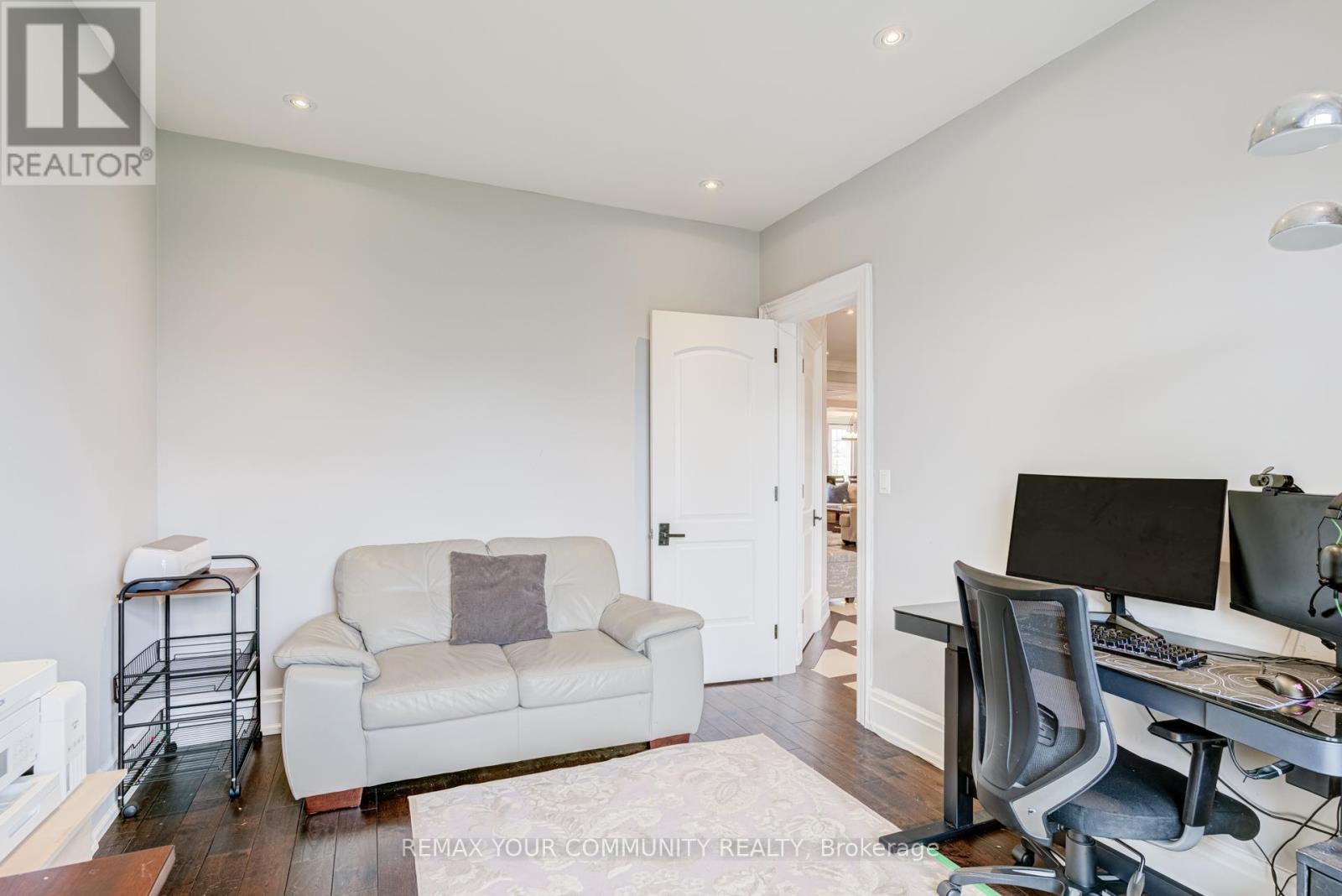 20111 BATHURST STREET E - 37