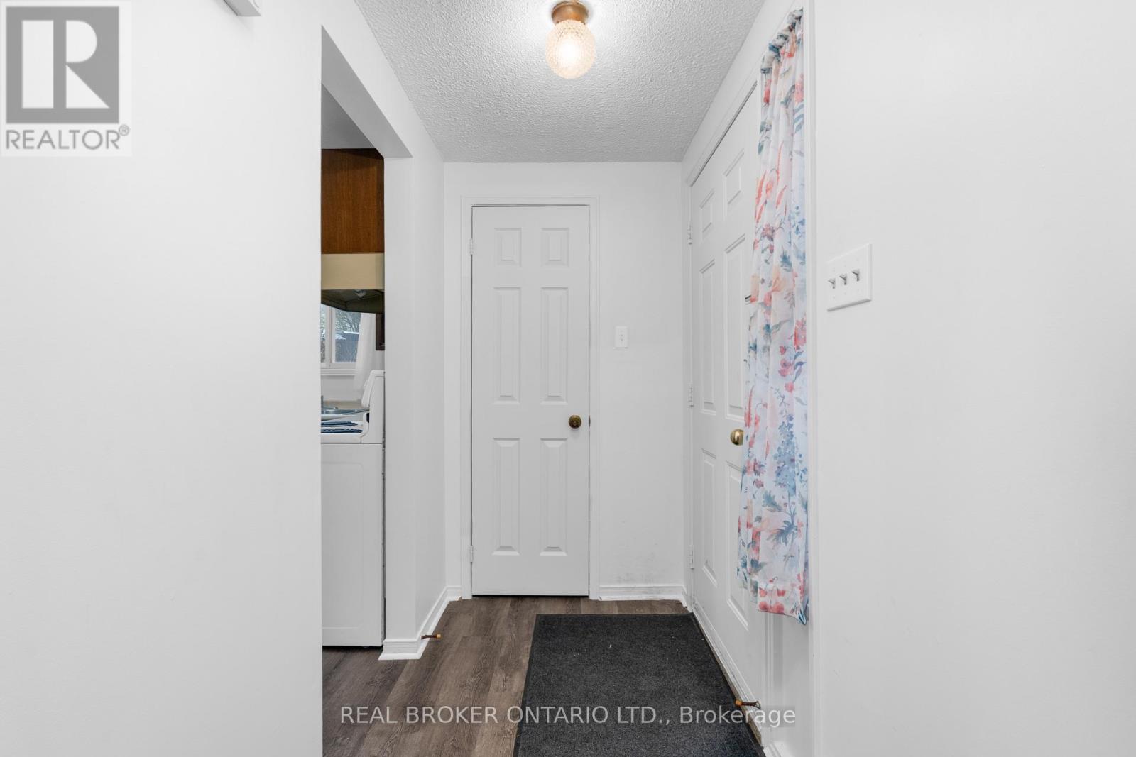 8 MAPLE LEAF TERRACE - 7