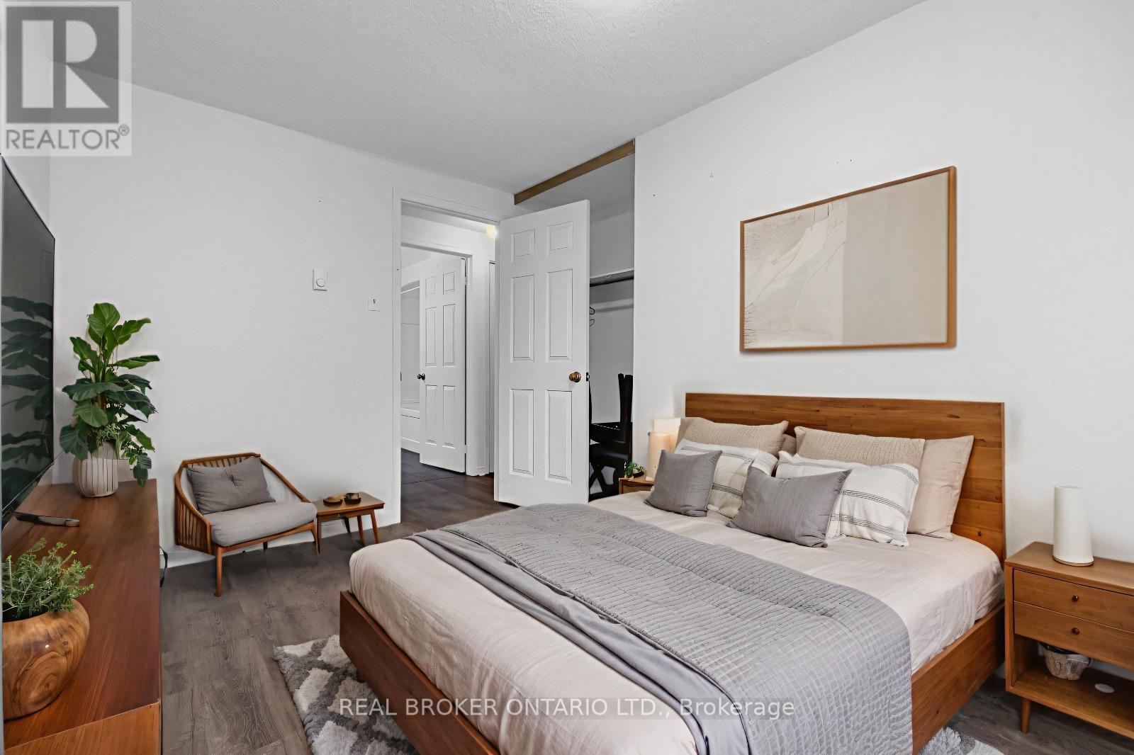 8 MAPLE LEAF TERRACE - 8