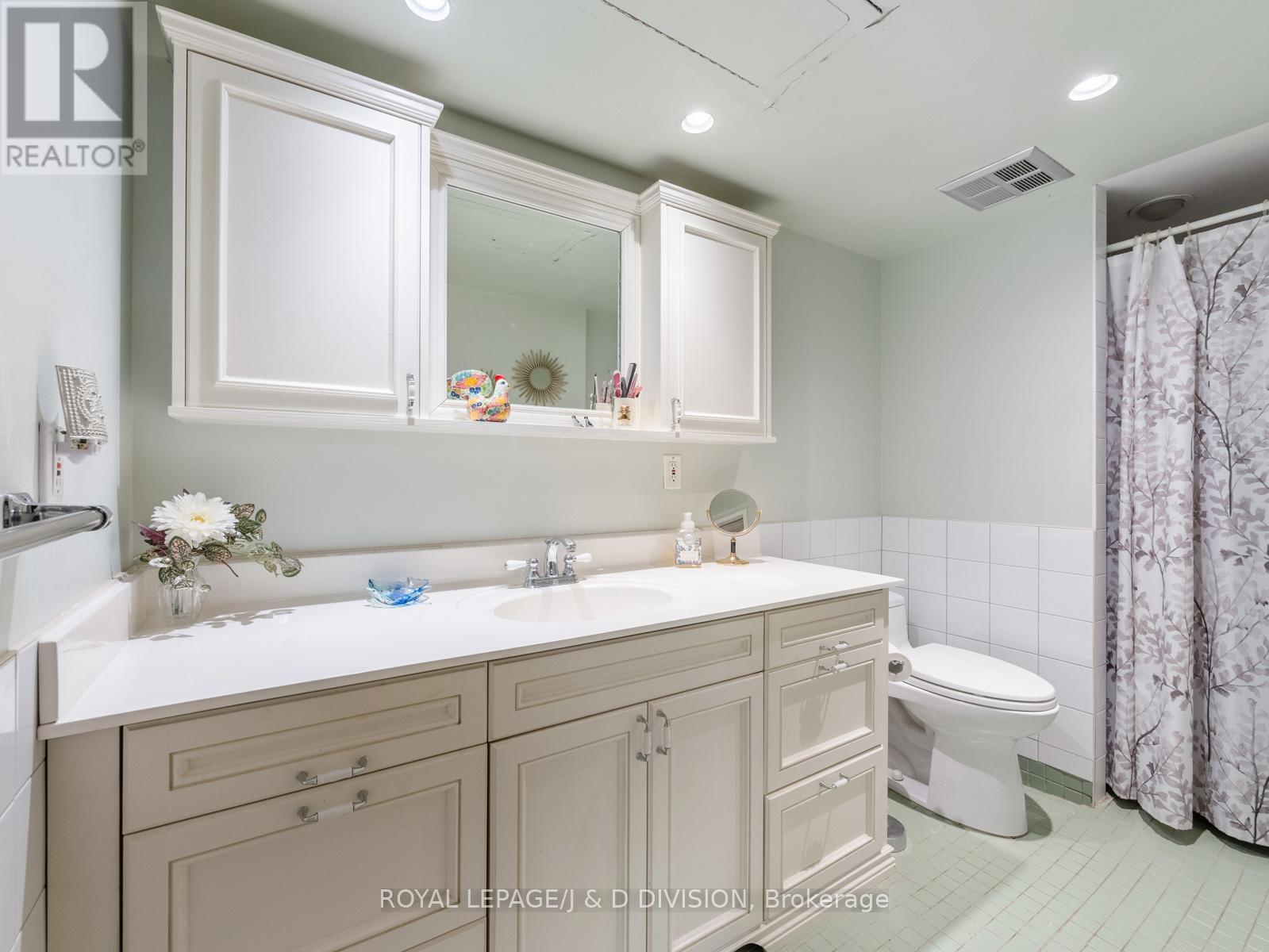 #804 63 ST CLAIR AVENUE W - 22