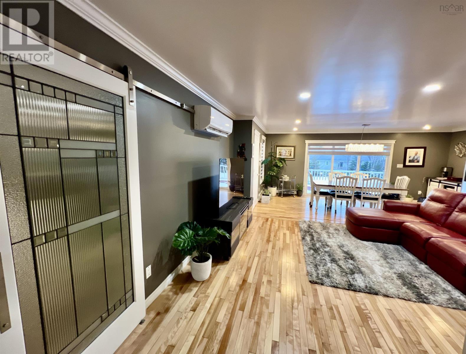 26 University Avenue - 8