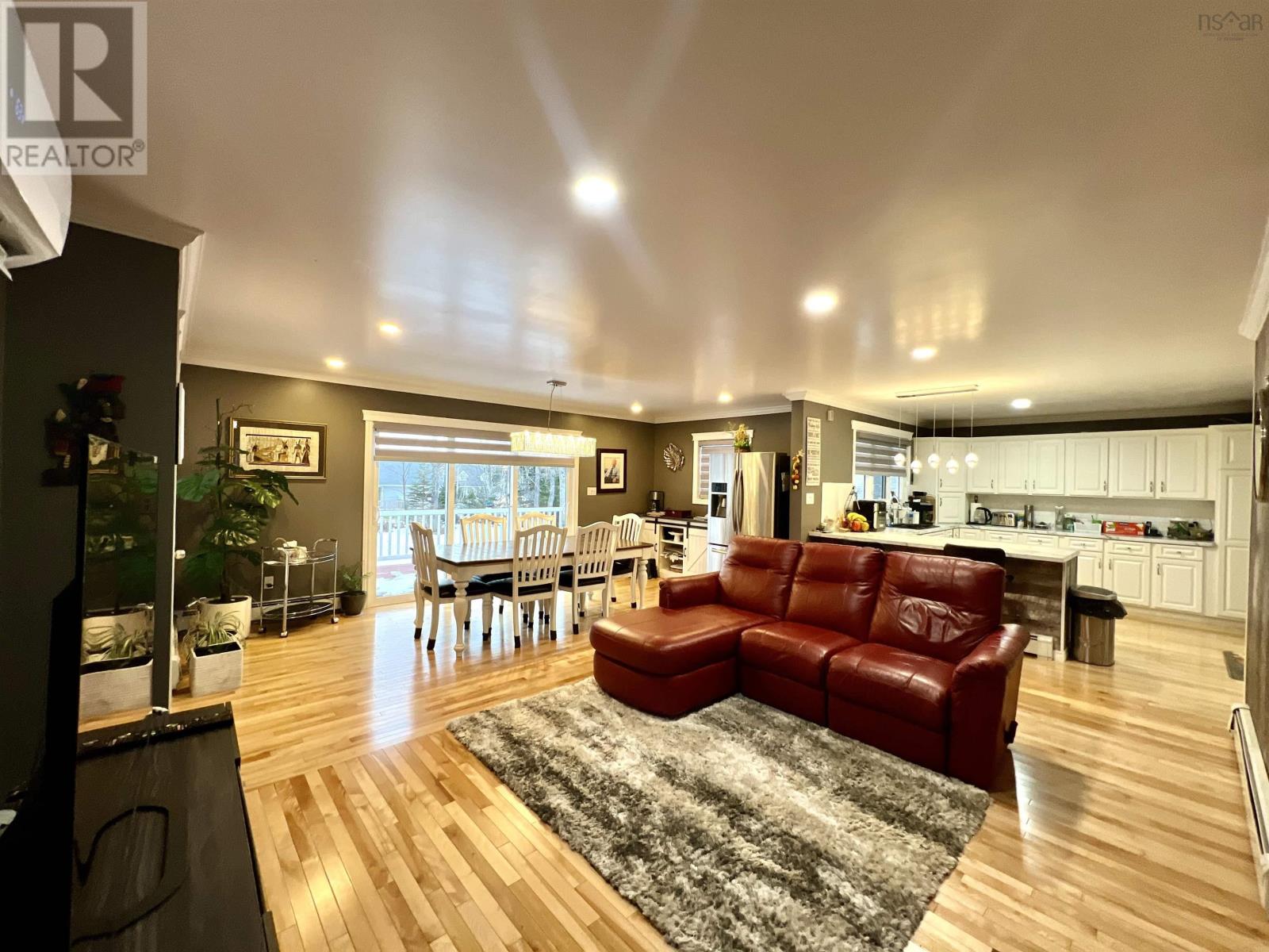 26 University Avenue - 10