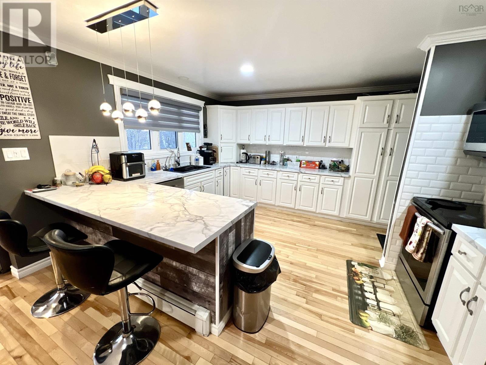 26 University Avenue - 12