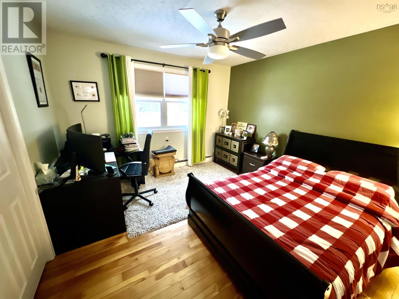 26 University Avenue - 21