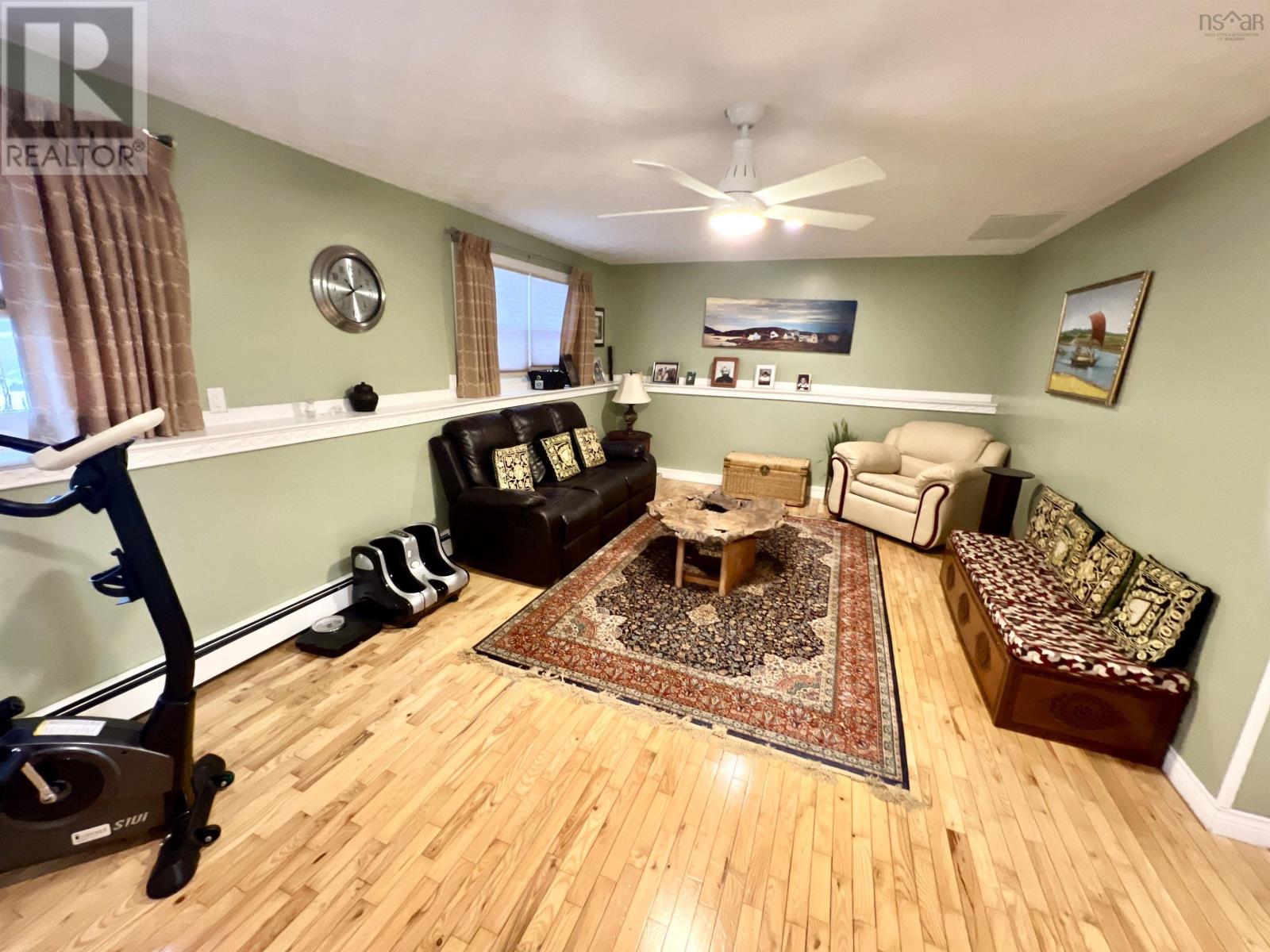 26 University Avenue - 25