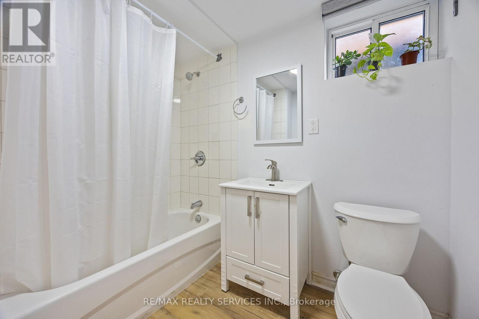 70 WILTON DRIVE - 32