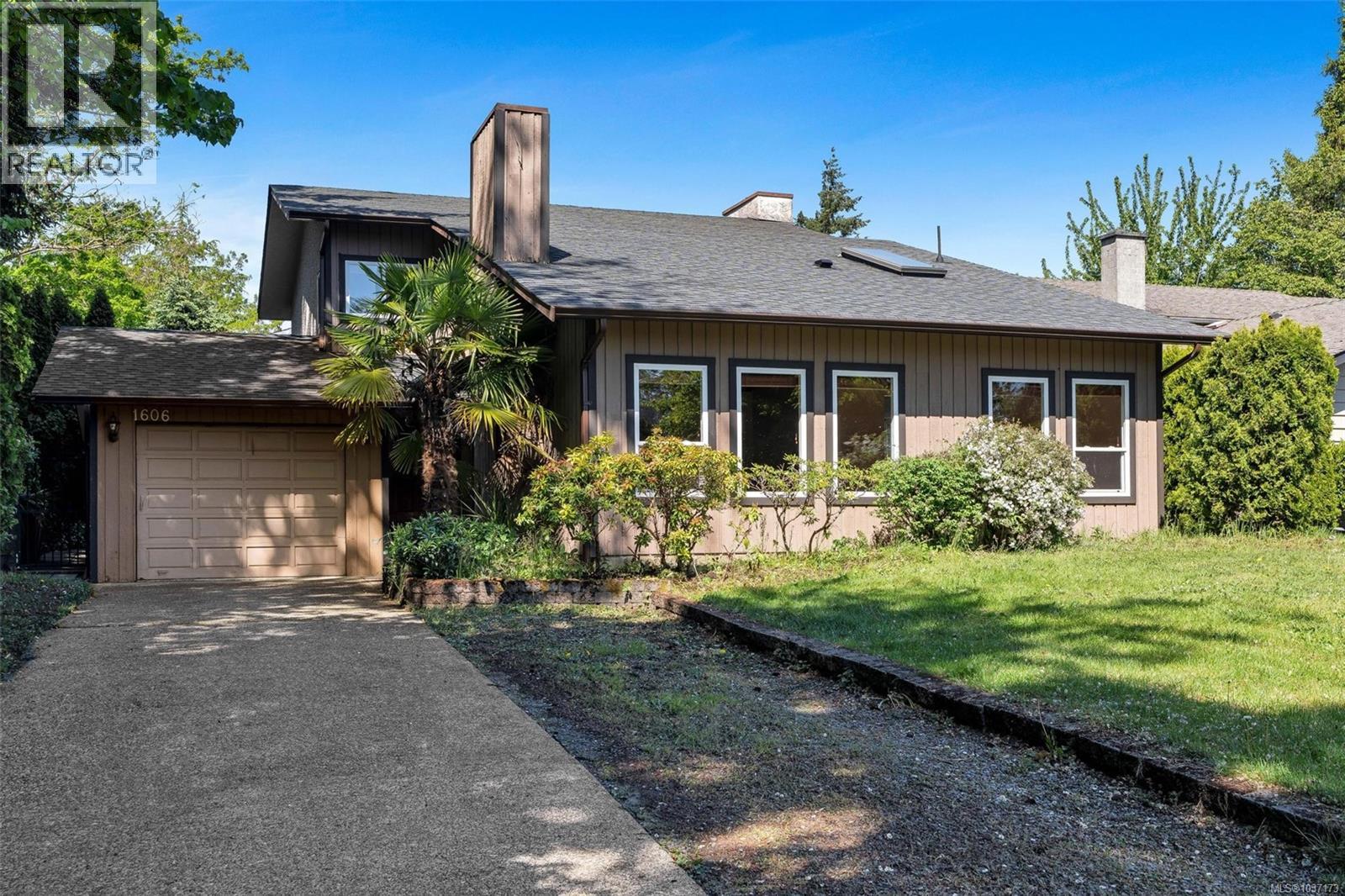 1606 Candela Pl, Saanich