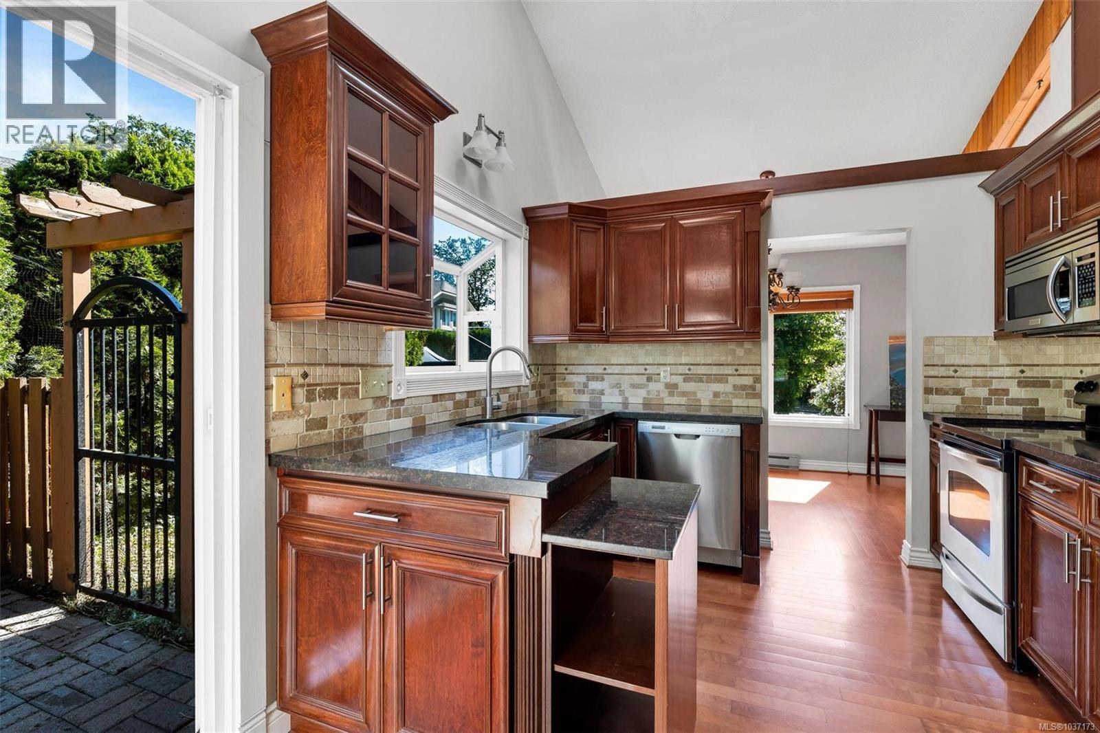 1606 Candela Pl, Saanich