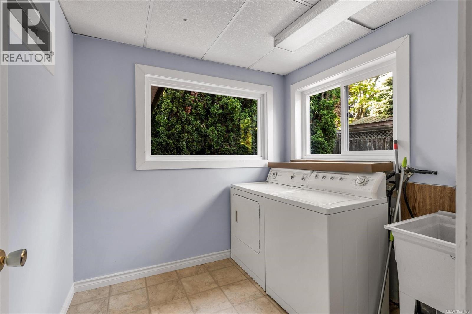 1606 Candela Pl, Saanich