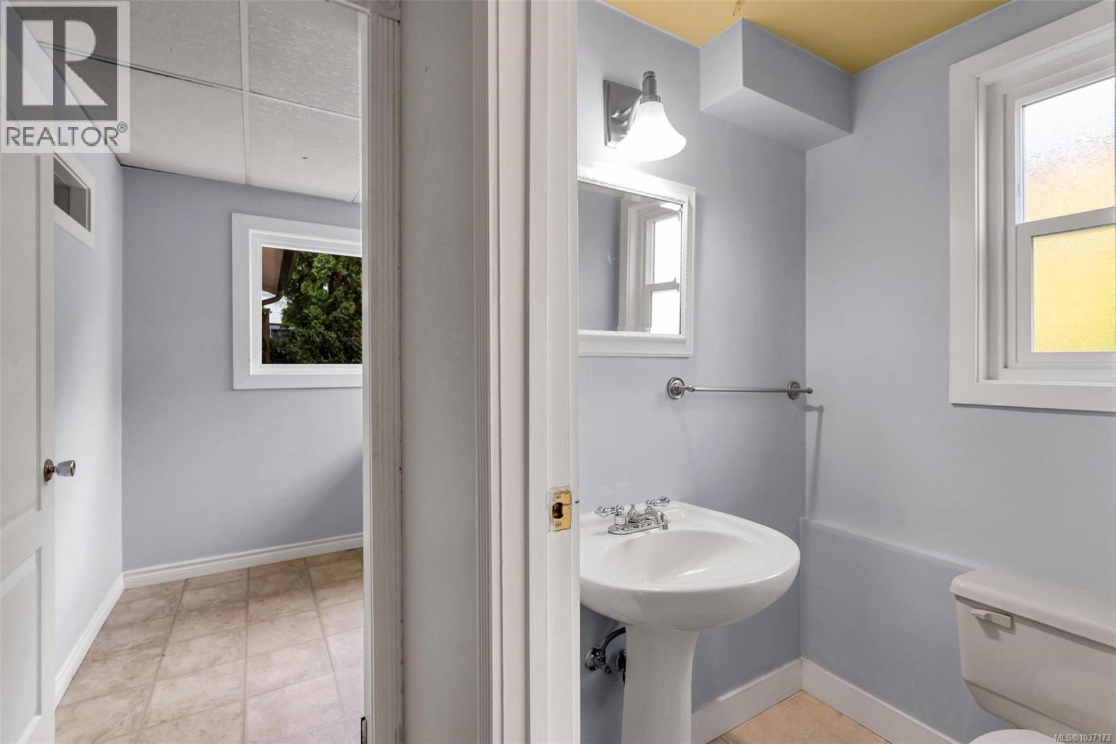 1606 Candela Pl, Saanich