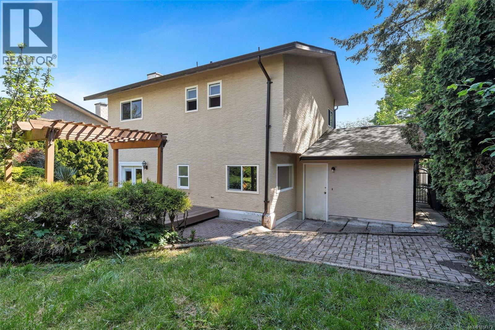 1606 Candela Pl, Saanich