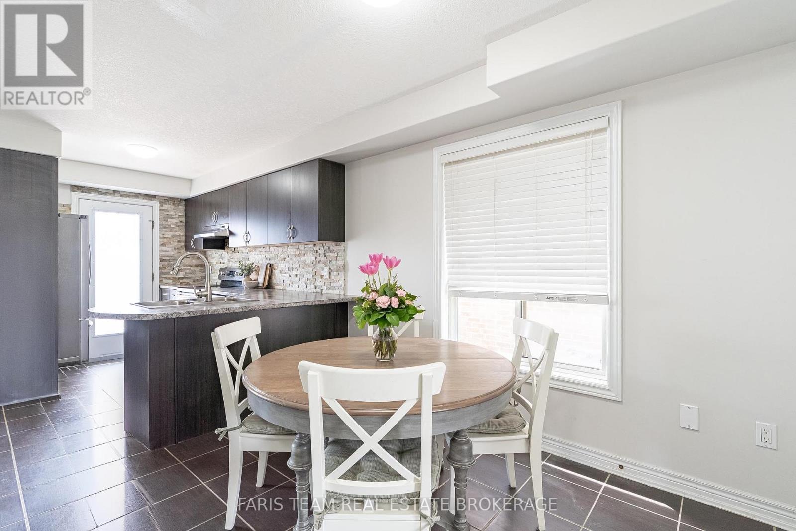 104 BANTING CRESCENT - 8