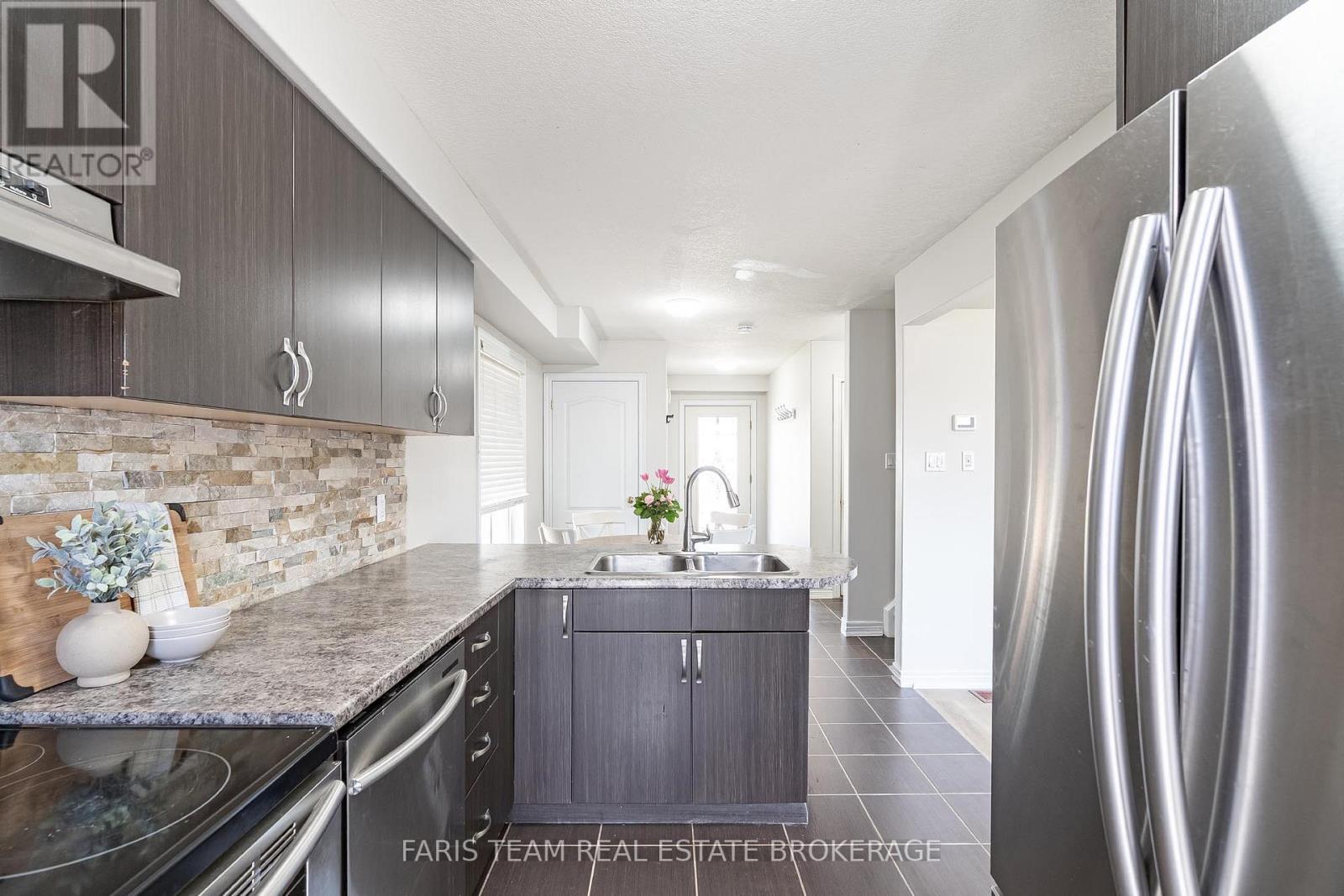 104 BANTING CRESCENT - 7