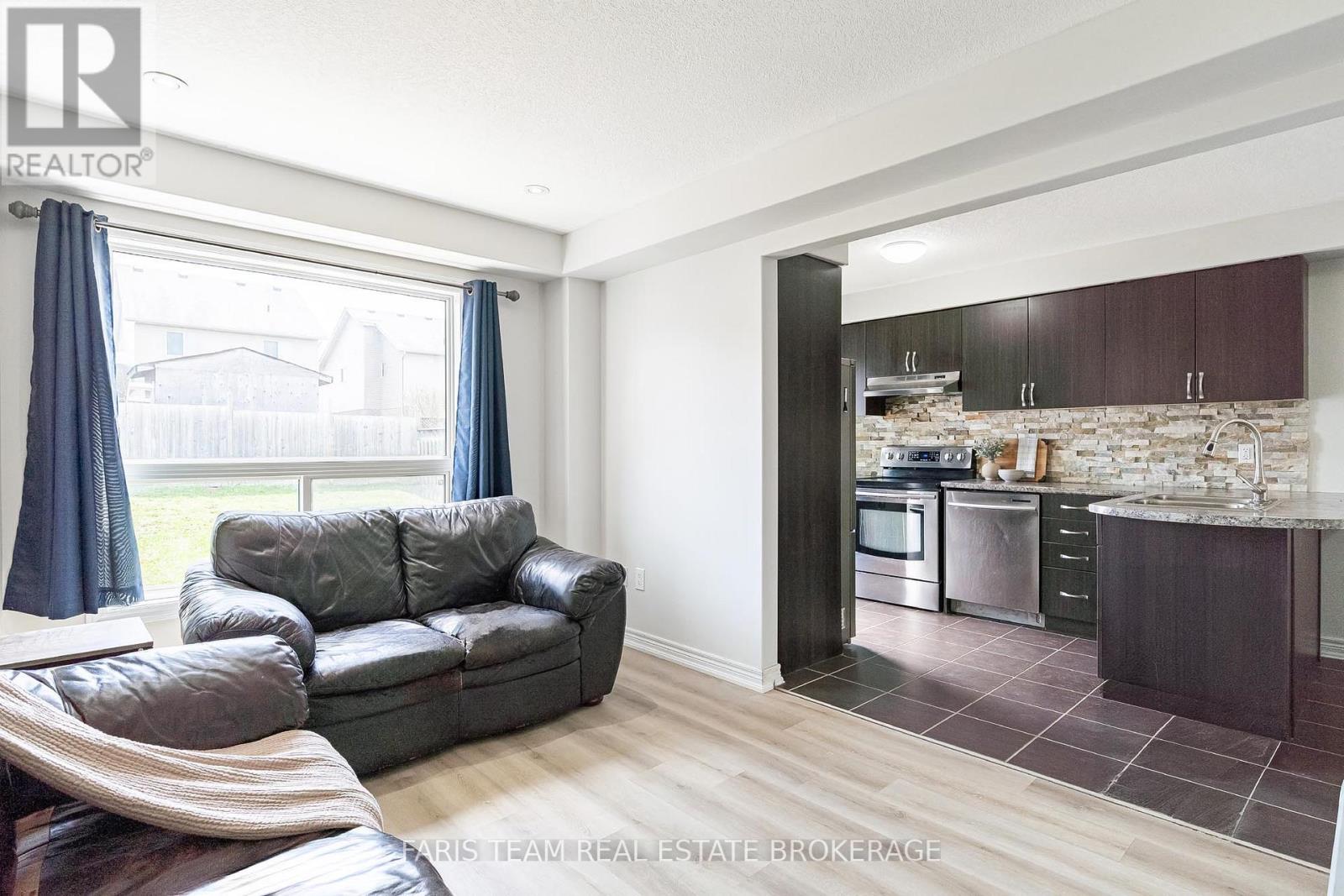 104 BANTING CRESCENT - 9