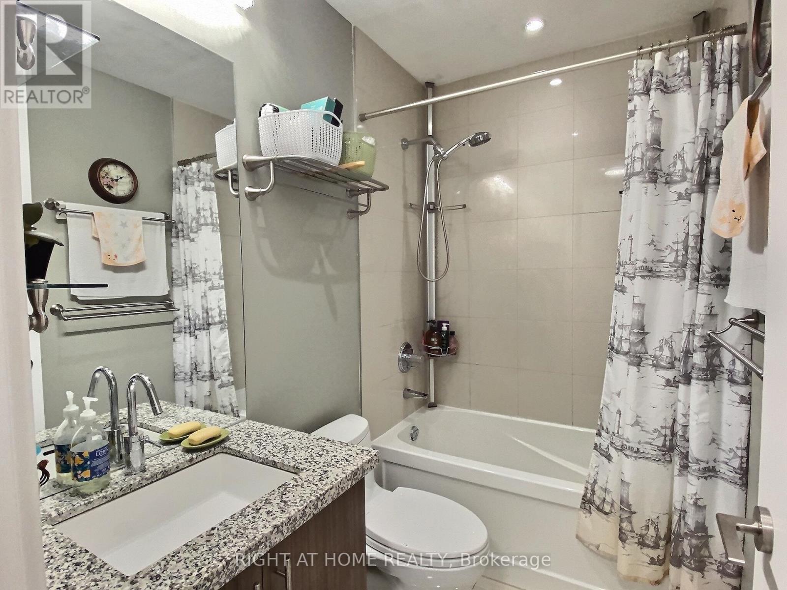 #515 39 QUEENS QUAY E - 16