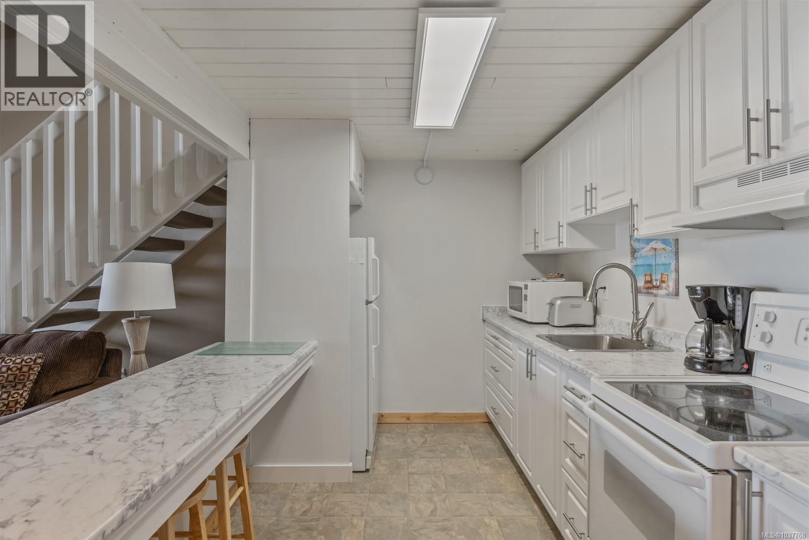 220 3295 Island Hwy W, Qualicum Beach