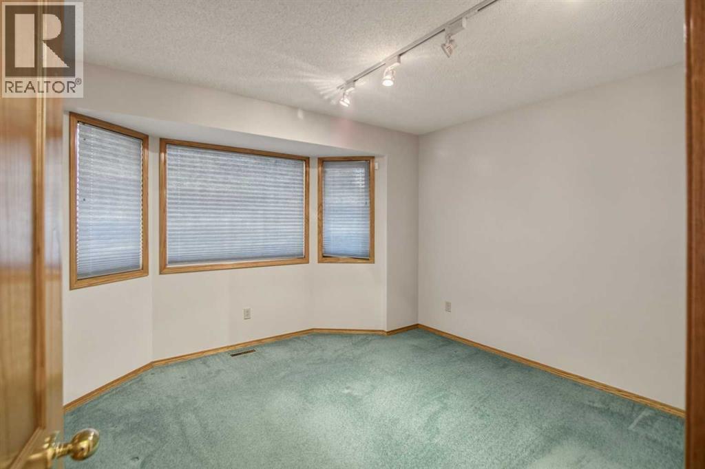 240 Varsity Estates Terrace NW - 16