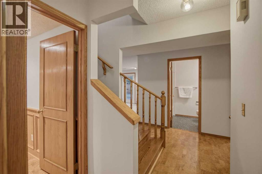 240 Varsity Estates Terrace NW - 35