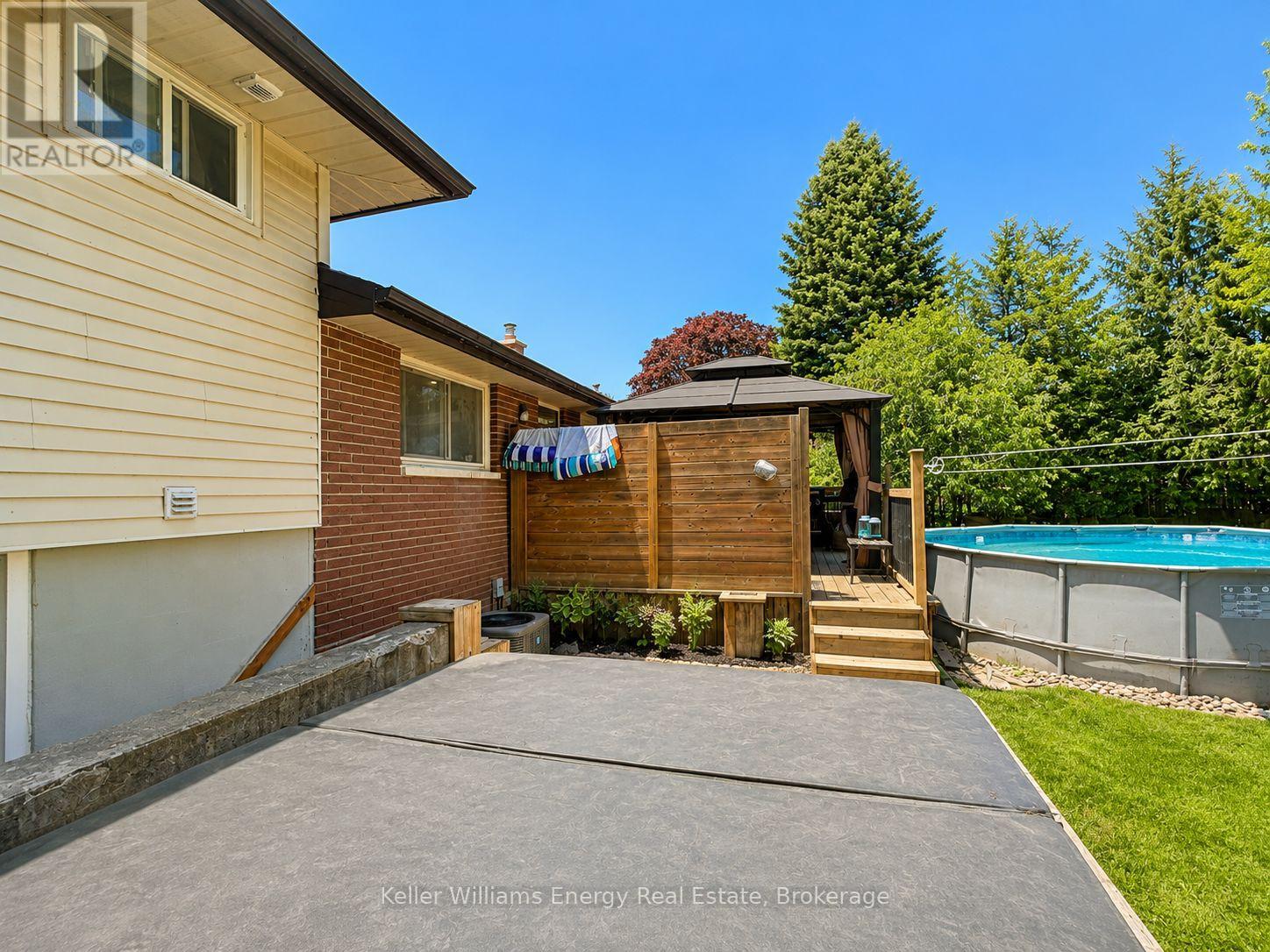 245 SMART CRESCENT - 28
