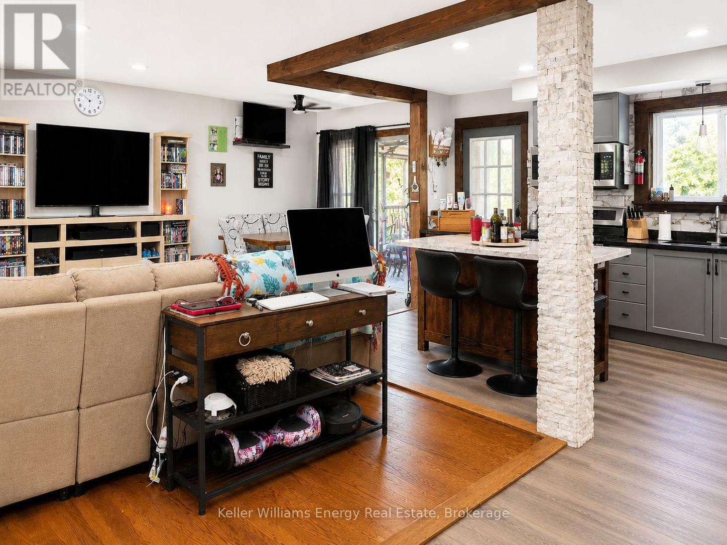 245 SMART CRESCENT - 4