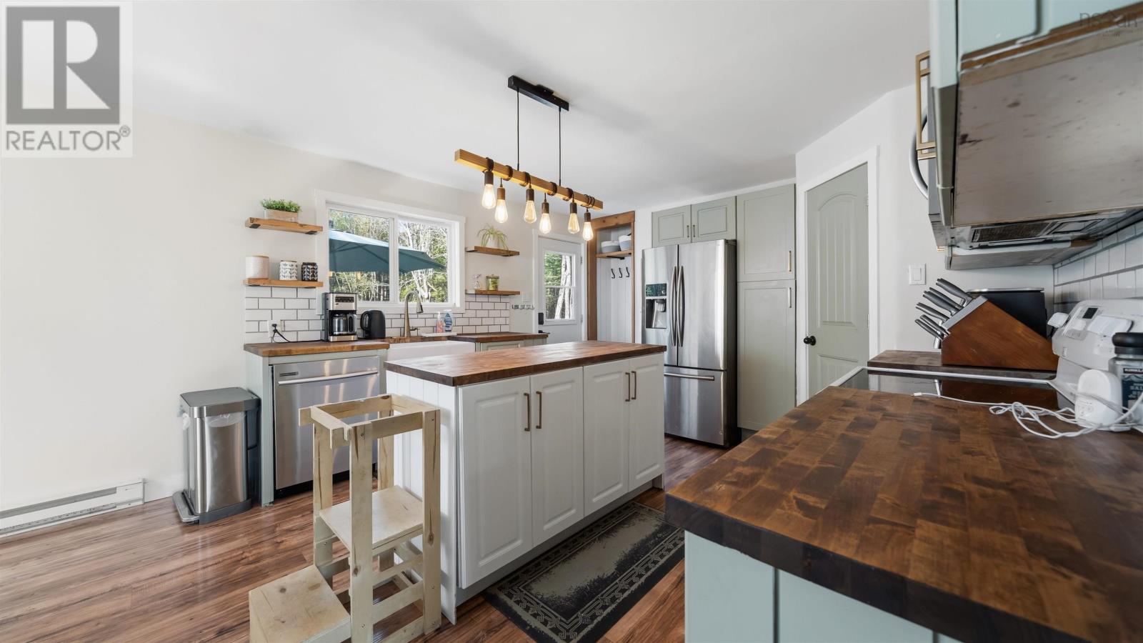 2216 Sackville Drive - 17