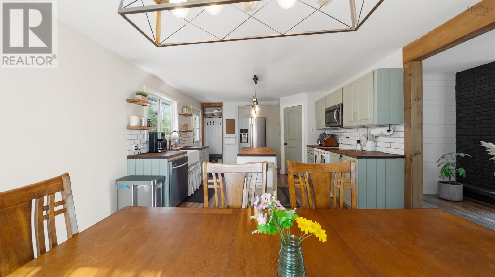 2216 Sackville Drive - 16