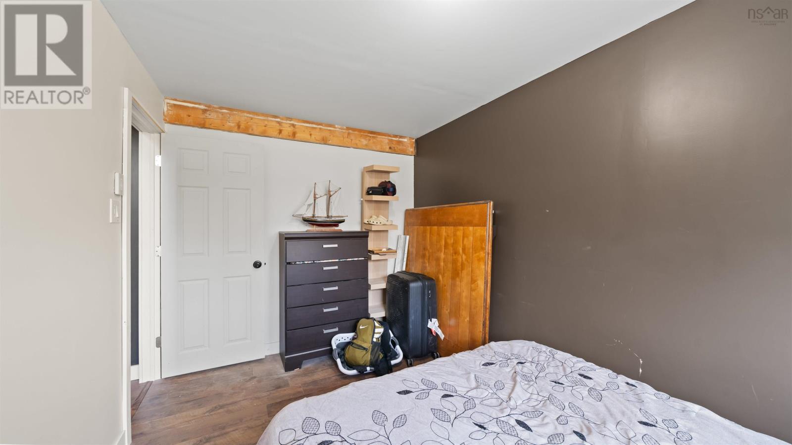 2216 Sackville Drive - 40
