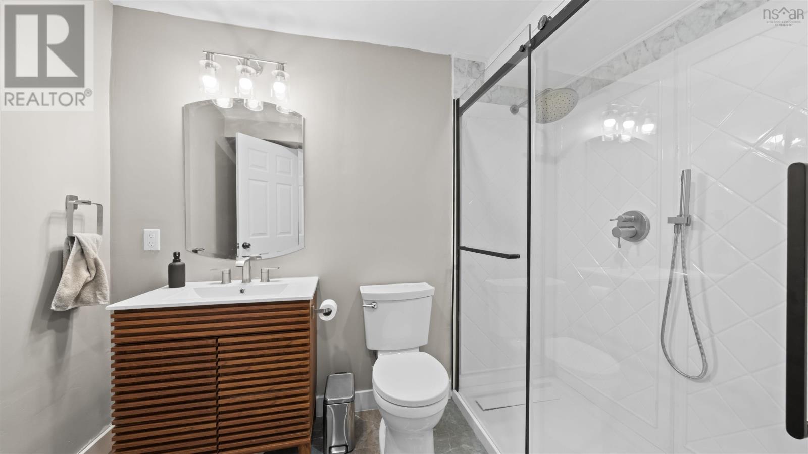 2216 Sackville Drive - 43