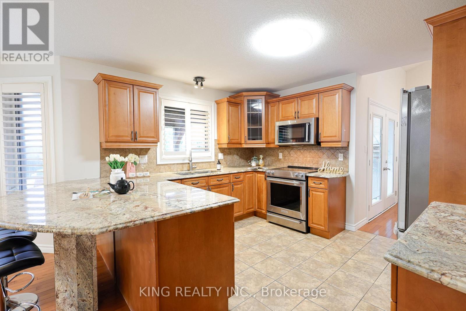 1223 CORONATION DRIVE - 14